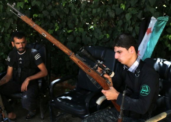 A fighter from the Nureddine al-Zinki unit, a moderate Syrian opposition faction affiliated with the Muslim Brotherhood and made up of former Syrian Free Army fighters at odds with the radical Islamic State jihadists, checks a WWII soviet-era Mosin Nagant sniper rifle at the Sakhur frontline, near the northern Syrian city of Aleppo on 11 September 2014 (AFP) - See more at: http://www.middleeasteye.net/news/syrias-muslim-brotherhood-appoints-new-leader-1320475160#sthash.GICBoIS1.dpuf