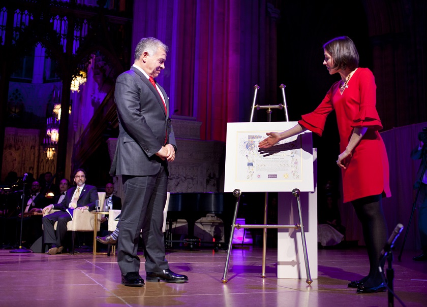 2018+Templeton+Prize+Ceremony+HM+and+HTD+scroll+(Credit+Templeton+Prize-Clifford+Shirley)